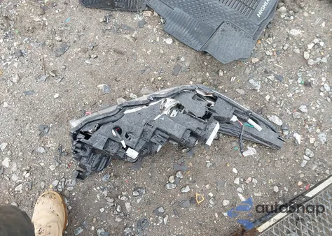 2018 Toyota Highlander Xle z USA, uszkodzony, nr VIN 5TDJZRFH0JS852388